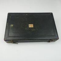 Voorwerpen Adlib\V14234-b.jpg; V14234; ; Instrumenten in kistInstruments in case